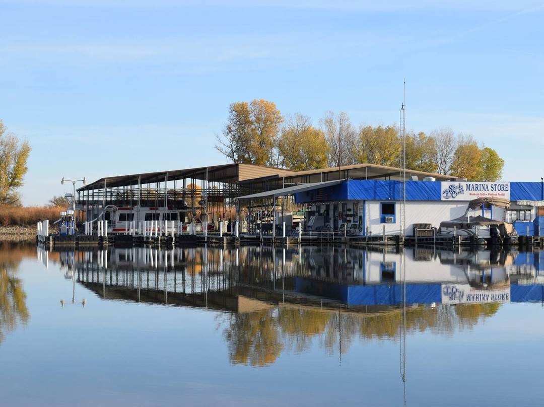 Shady Creek Marina Boat Rentals景点图片