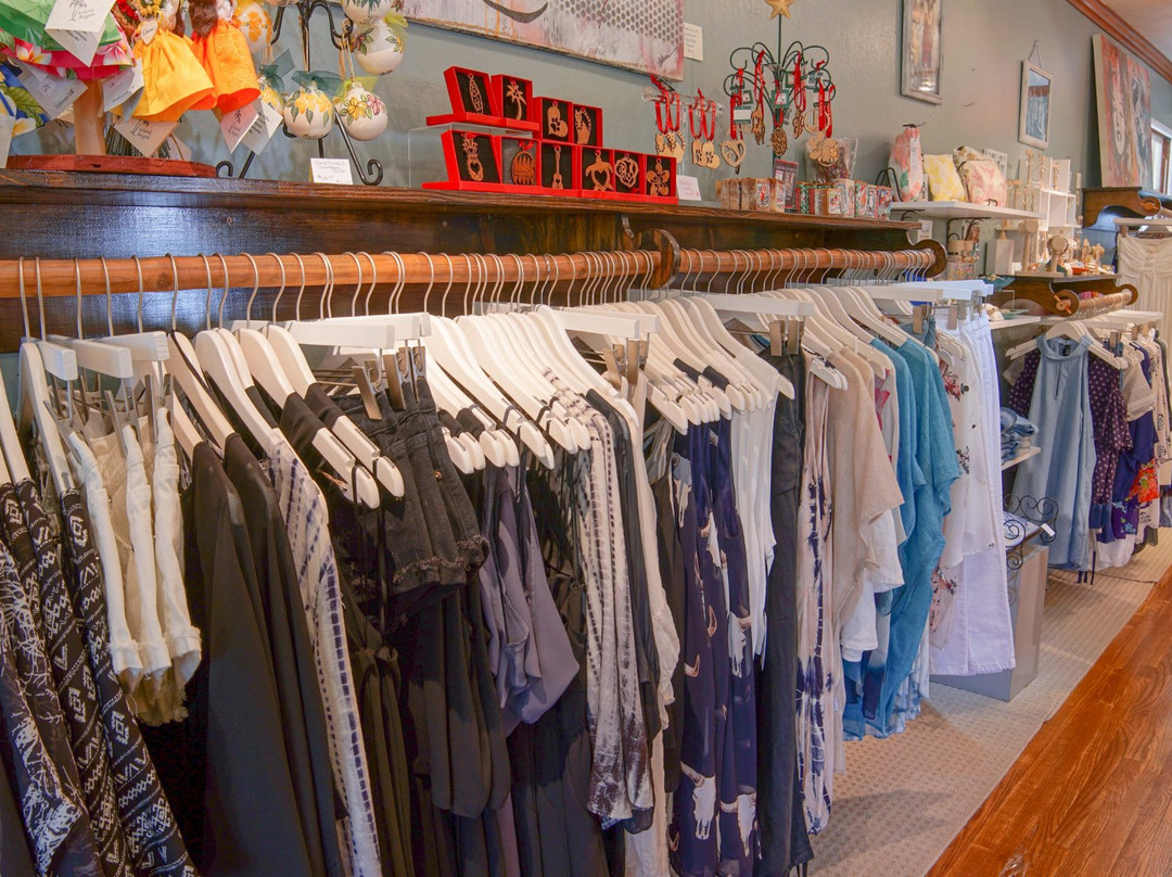 Cane Field Clothing & Gallery-利胡埃必去景点