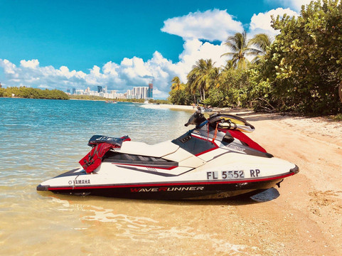 Johnnys Water Sports-阳光岛海滩必去景点