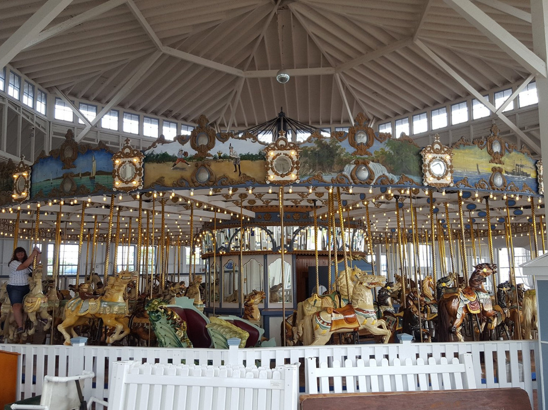 Carousel at Lighthouse Point Park景点图片