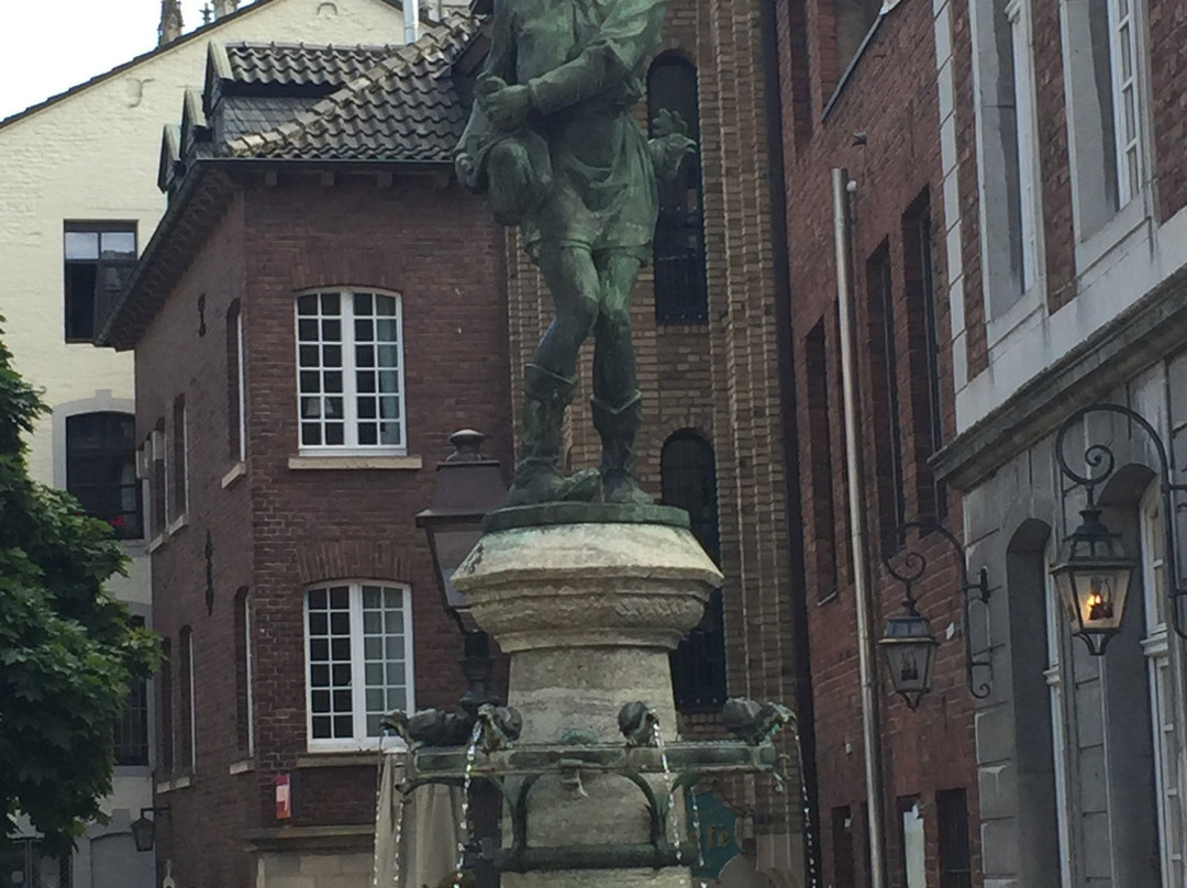 Huehnerdieb Brunnen-亚琛必去景点