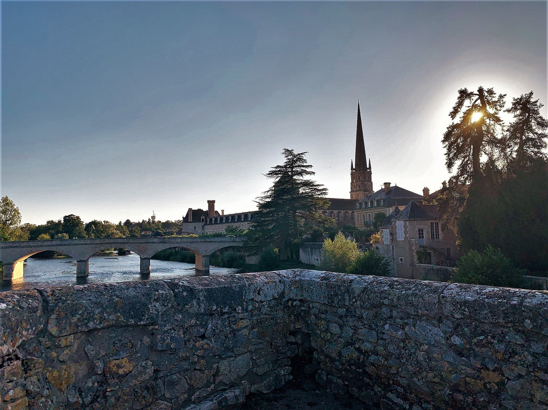 Le Vieux Pont-Saint-Savin必去景点