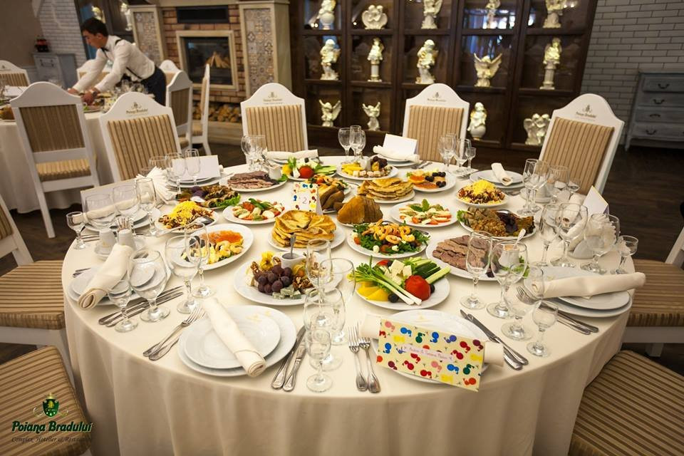 Complex Hotelier & Restaurant Poiana Bradului主图