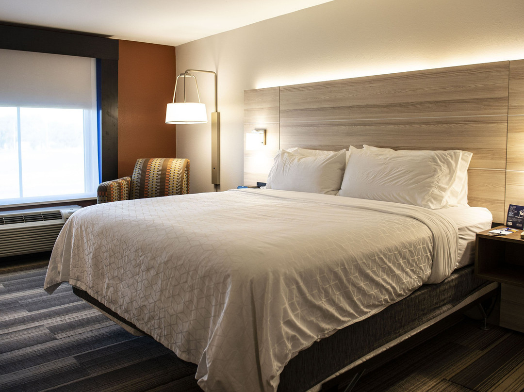 Holiday Inn Express & Suites Sedalia By IHG主图