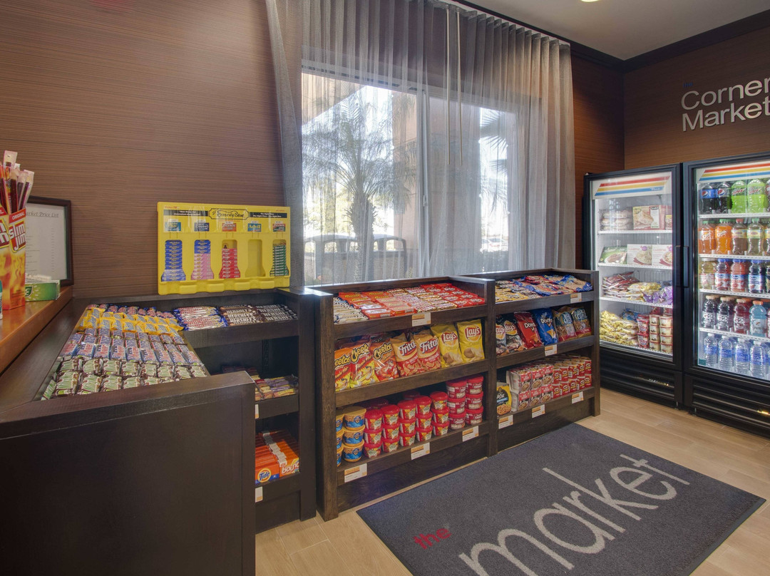 克莱蒙费尔菲尔德客栈&套房酒店主图