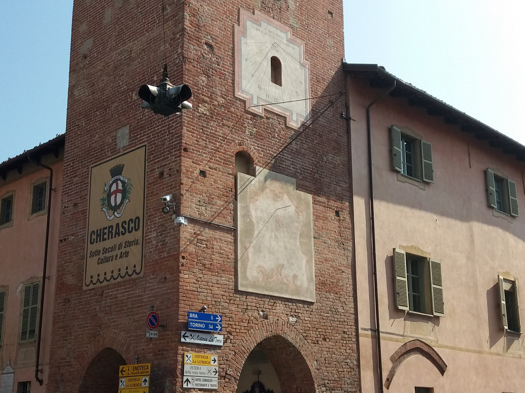 Torre civica e Palazzo Comunale-凯拉斯科必去景点
