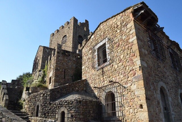Requesens Castle景点图片