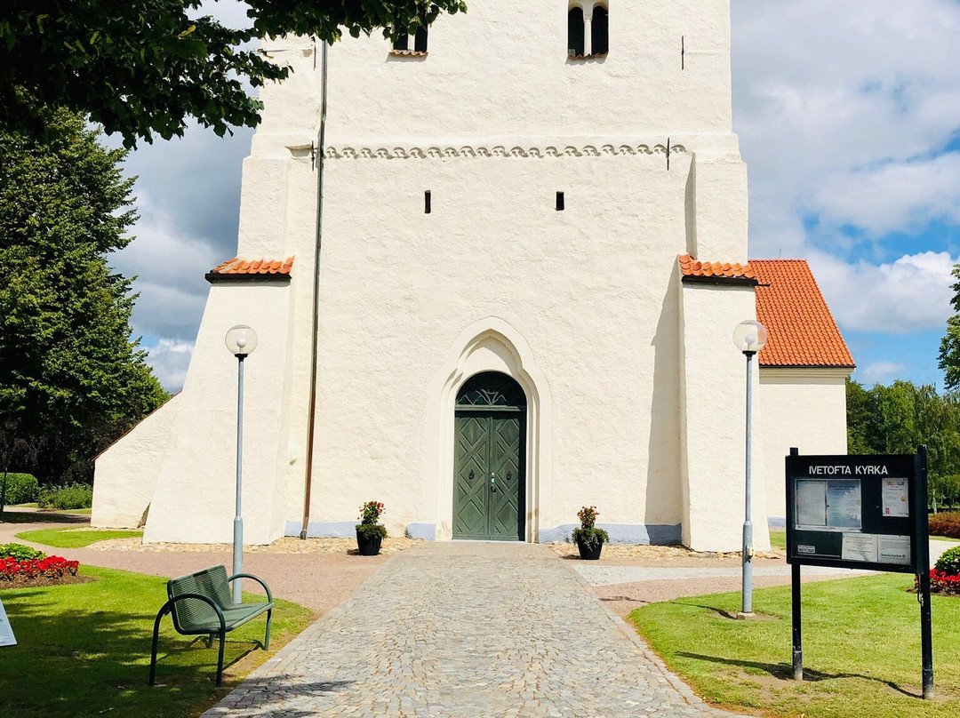 Ivetofta Kyrka-Bromolla必去景点