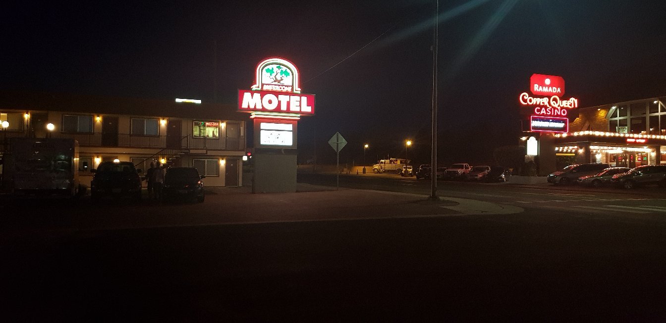 Bristlecone Motel-官方