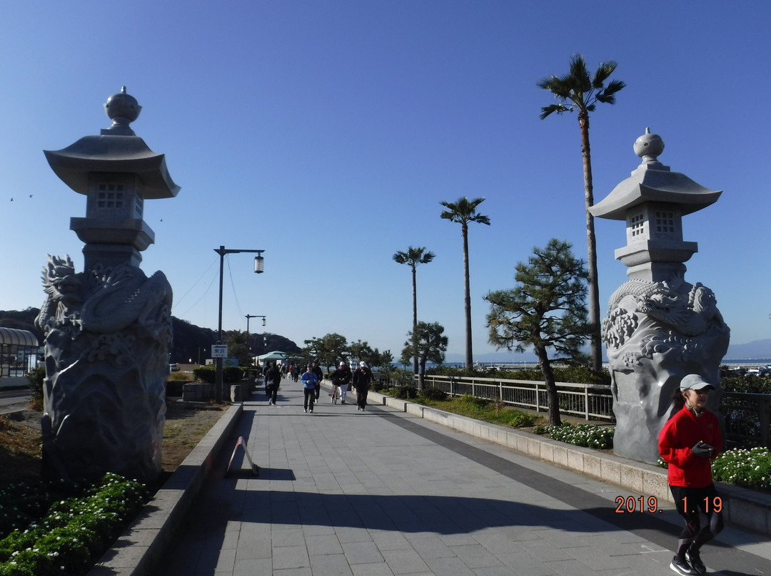 Enoshima Benzaiten Nakamisedori景点图片