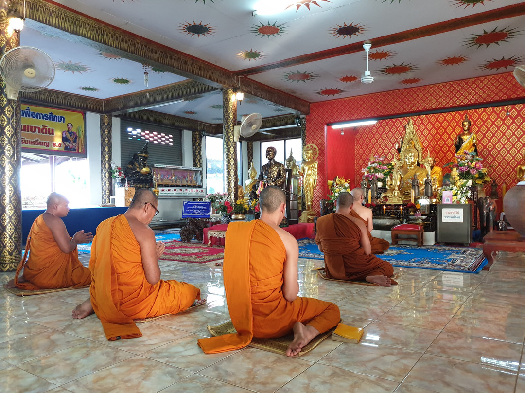 Wat Khao Nang Buat景点图片