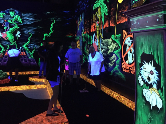 Monster Mini Golf-科勒尔斯普林斯必去景点