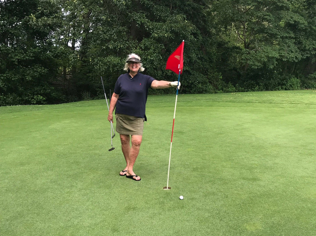 Midway Par 3 Golf Course-刘易斯必去景点