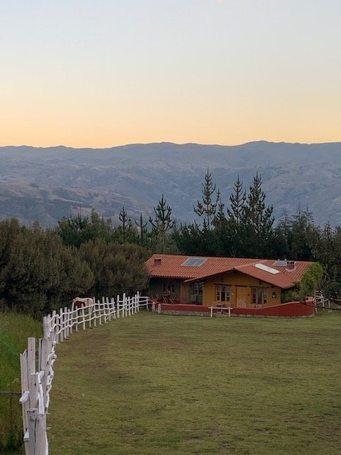 The Lazy Dog Inn a Mountain Lodge主图