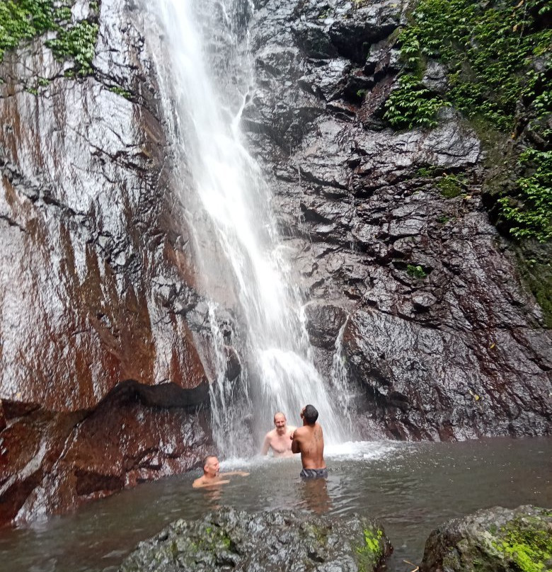 Jagasatru Waterfall景点图片