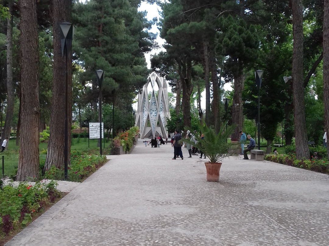 Mausoleum of Omar Khayyam景点图片