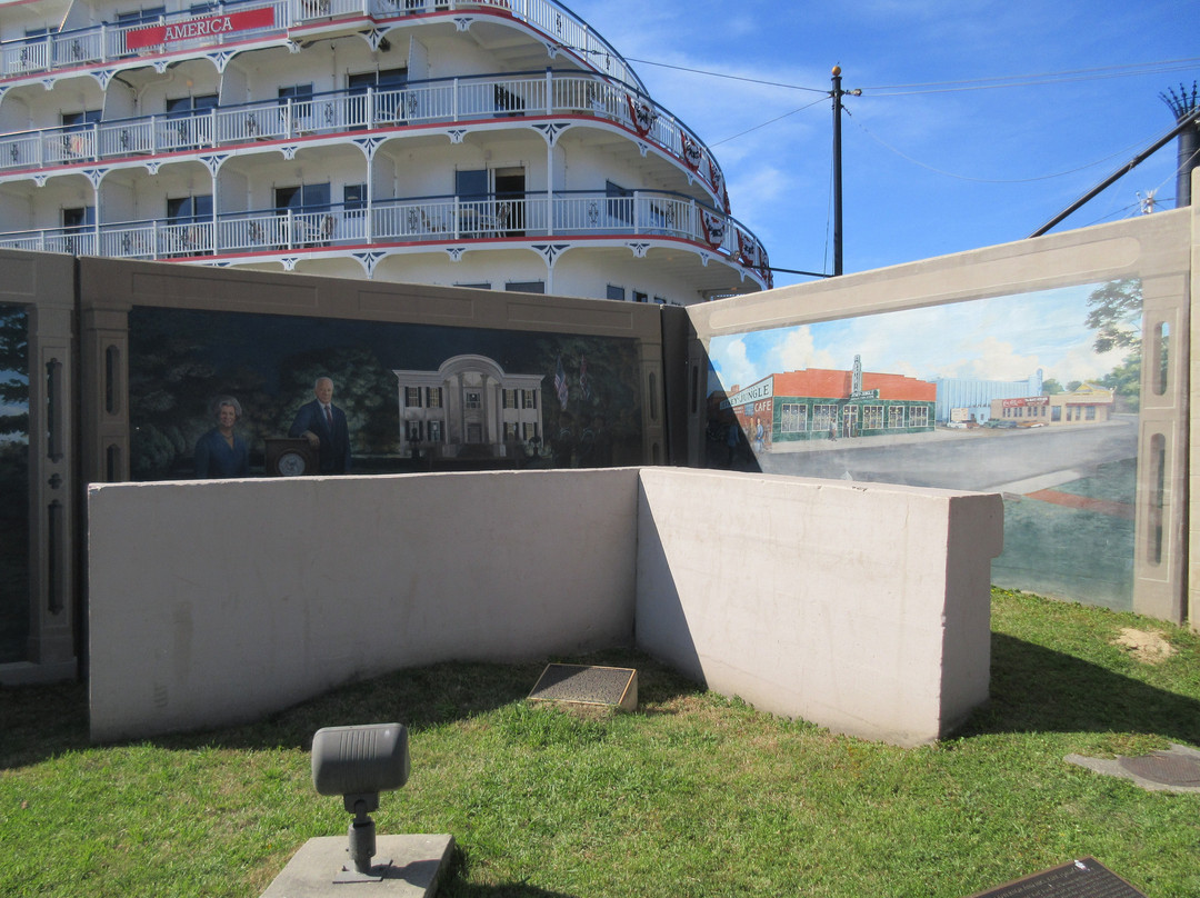 Vicksburg Riverfront Murals景点图片