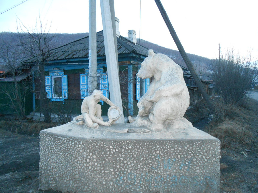 Monument to Bear and Monkey-斯柳江卡必去景点