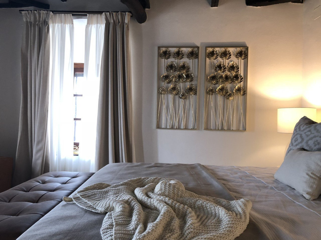 1822 Makrinitsa Suites
