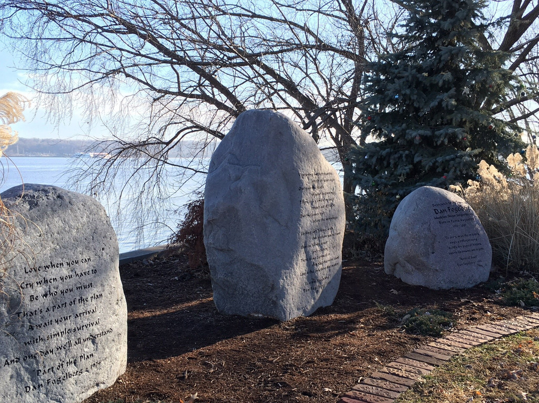 Dan Fogelberg Memorial-皮奥里亚必去景点