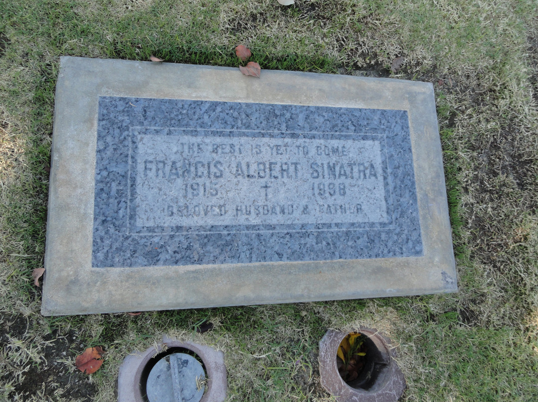 Frank Sinatra Gravesite-大教堂城必去景点