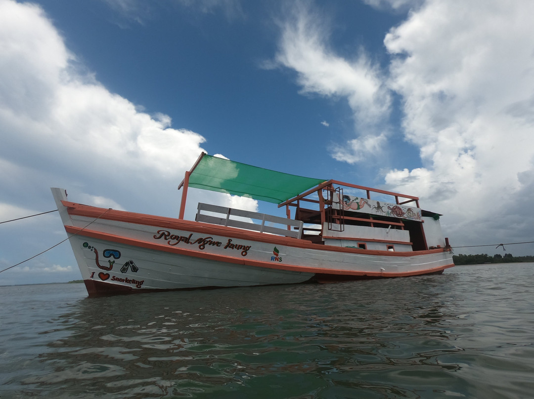 Royal Ngwe Saung Boat Tour景点图片