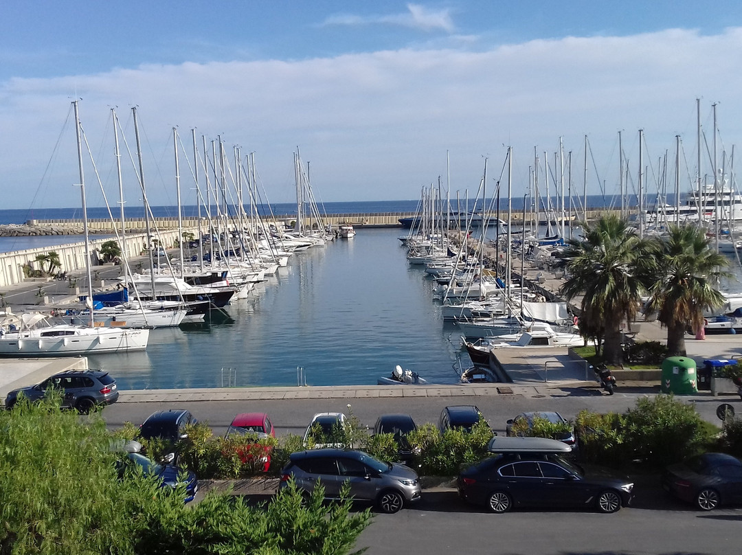 Aregai Marina Hotel & Residence主图