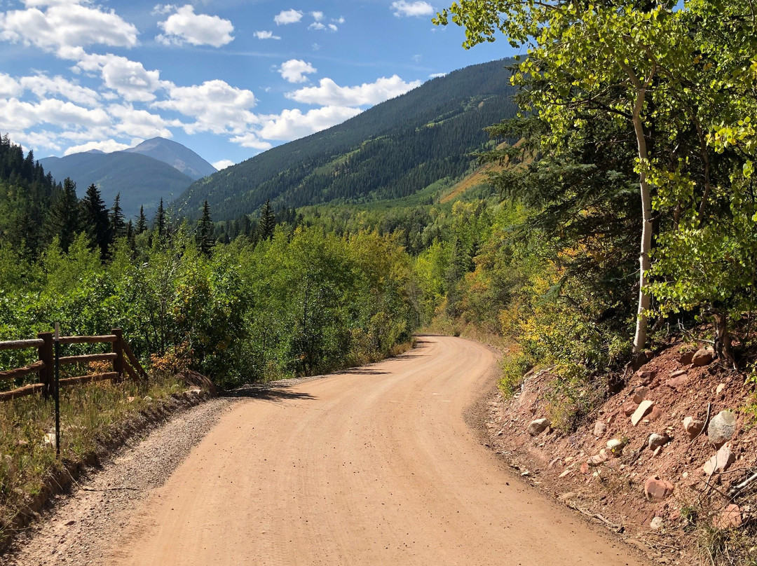 Four Mountain Sports-斯诺马斯村必去景点