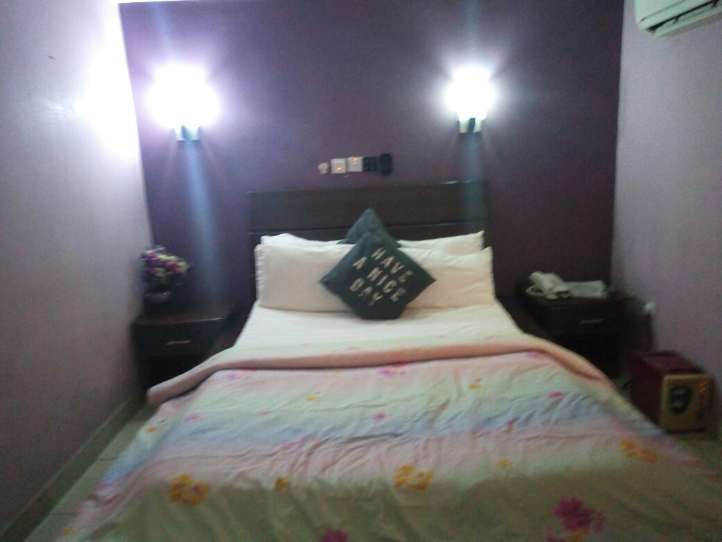 Saatof Hotel And Suite