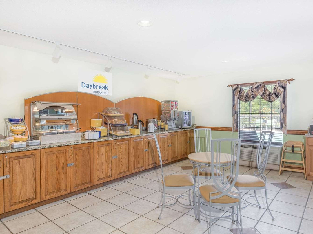 Days Inn by Wyndham Shallotte主图