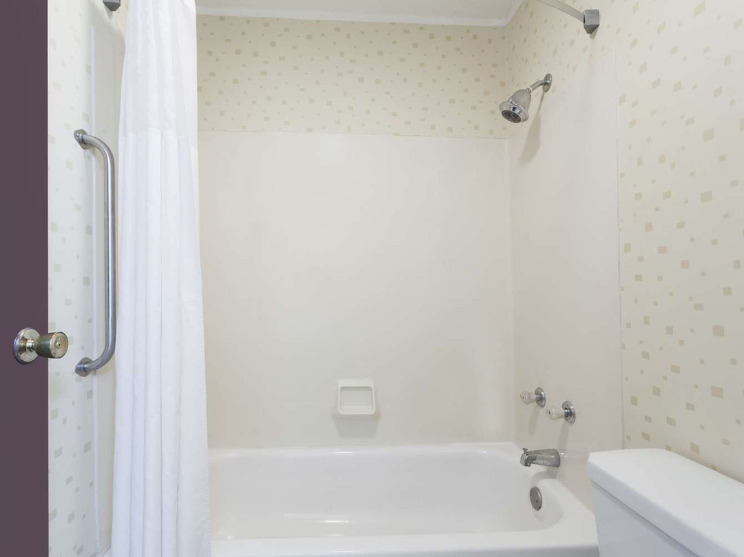 Travelodge by Wyndham Seymour主图