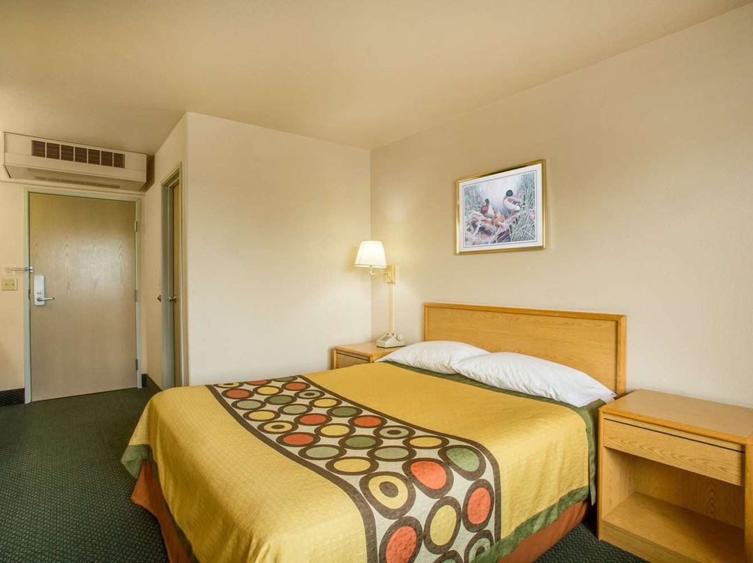 Super 8 by Wyndham Hamilton主图