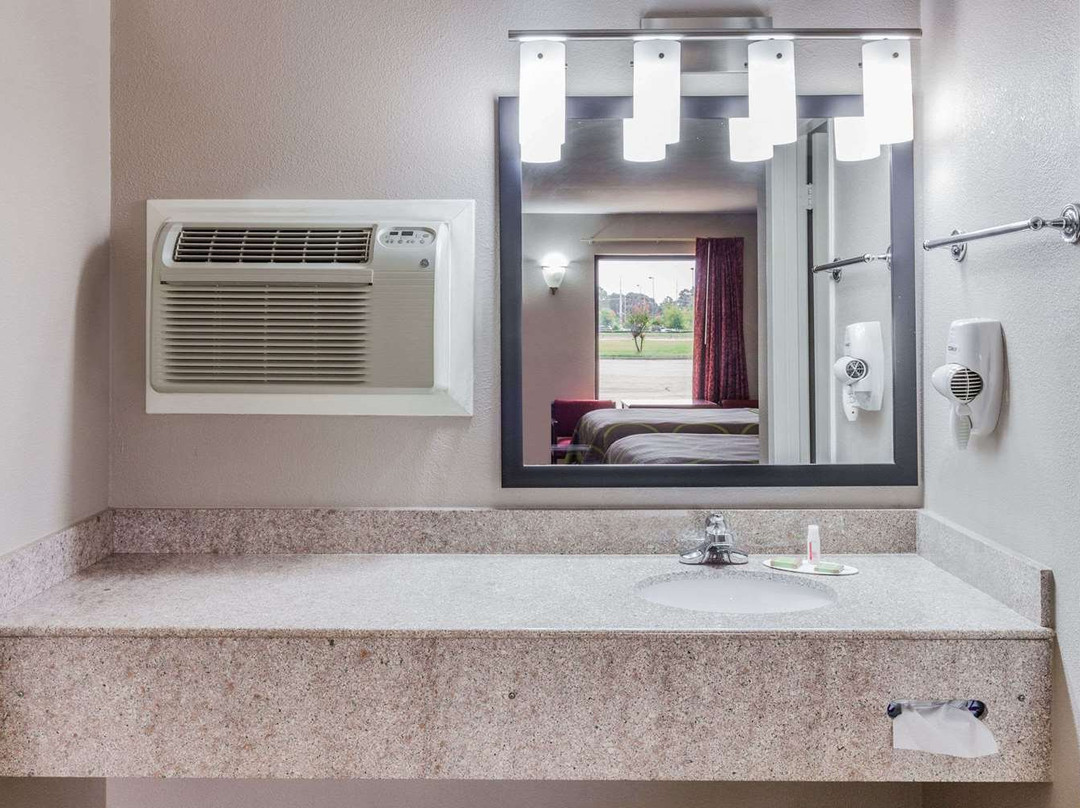 Super 8 by Wyndham Mt. Pleasant TX主图