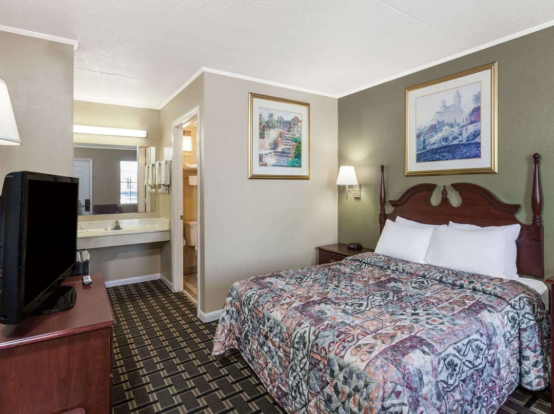 Days Inn by Wyndham Lenoir City主图