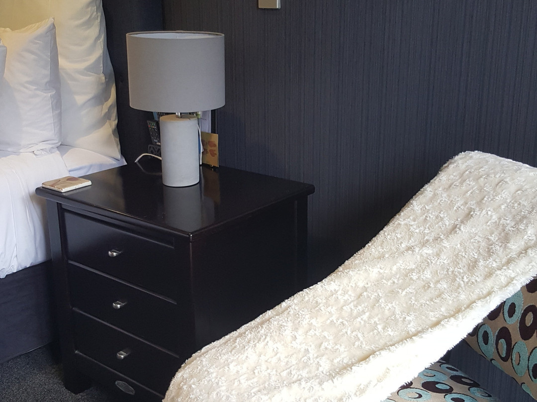 Heta Road B and B主图