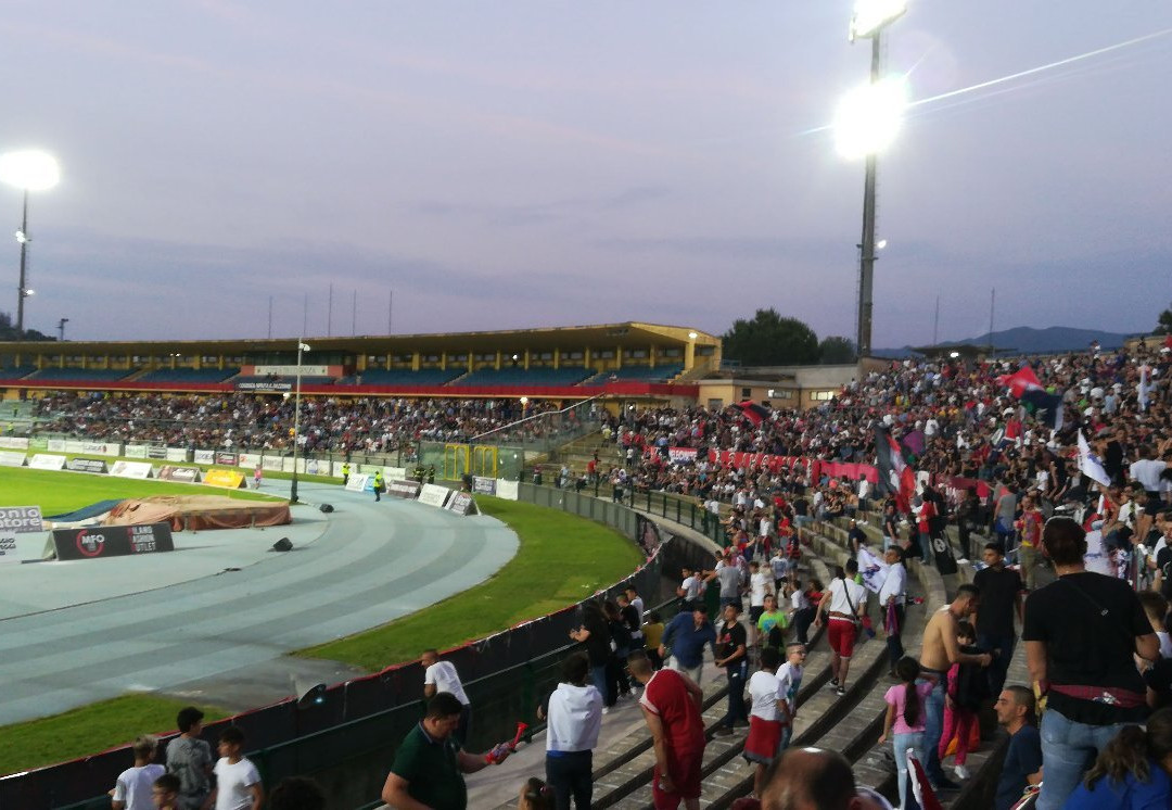 Stadio San Vito - Gigi Marulla-科森扎必去景点