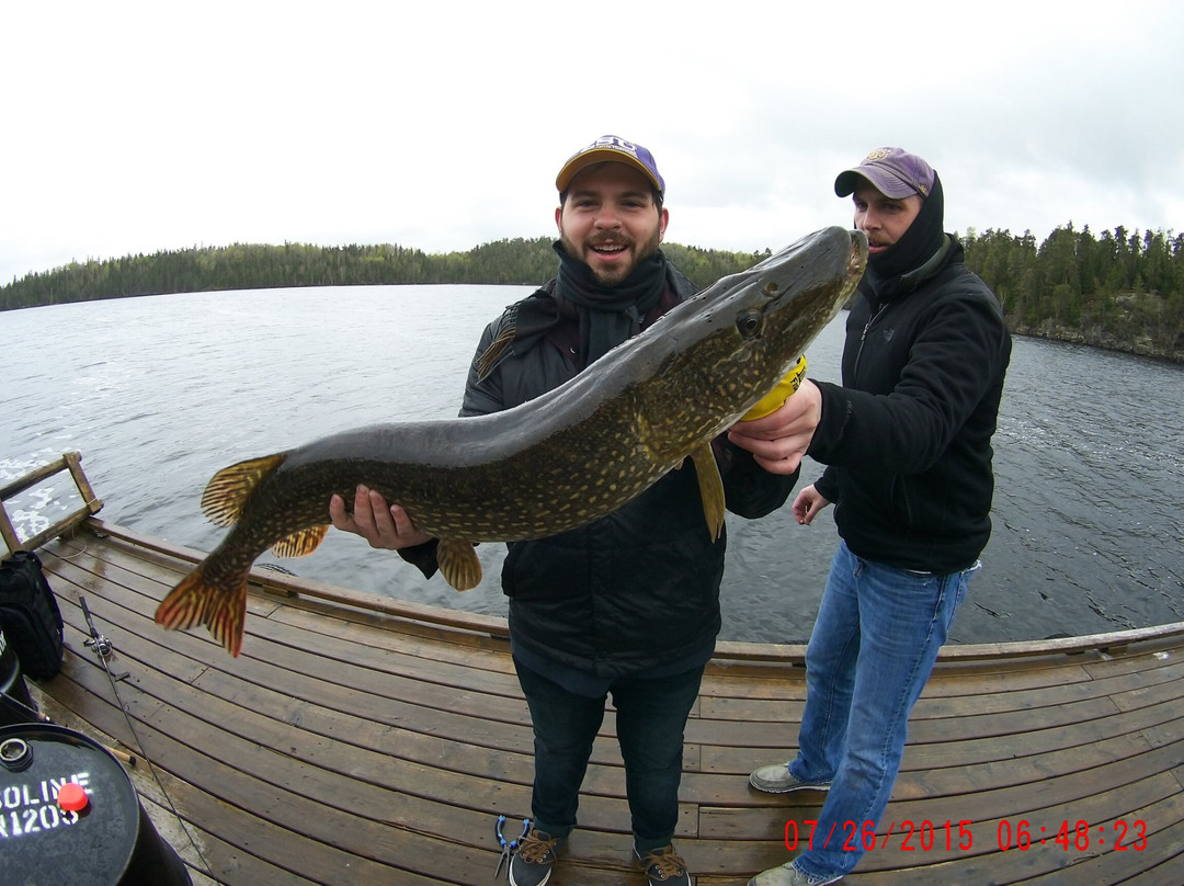 Crow Rock Lodge Fishing Guides-凯诺拉必去景点