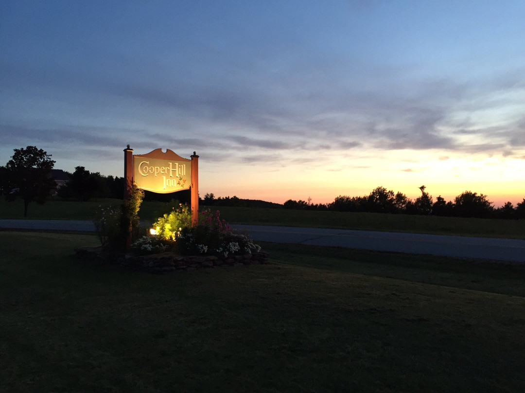Cooper Hill Inn主图
