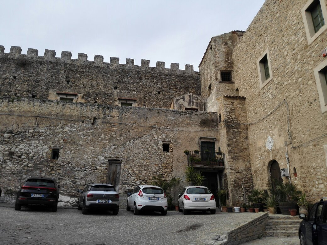 Castello Beccadelli景点图片