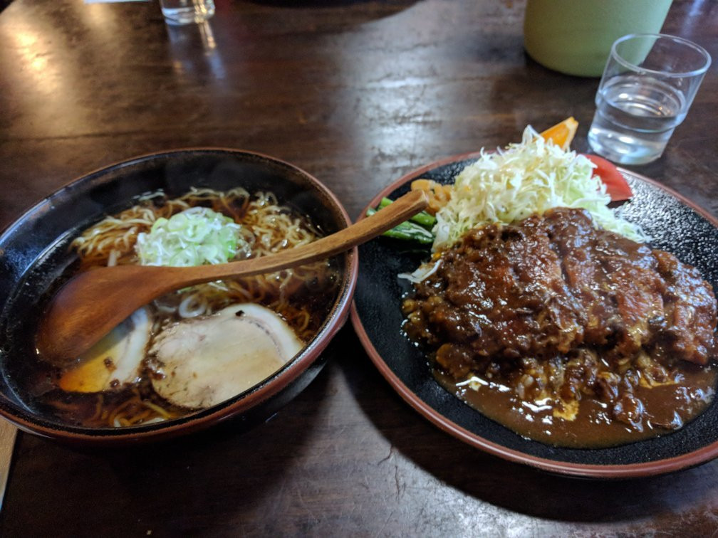 麻绩村餐馆和美食-Blumen