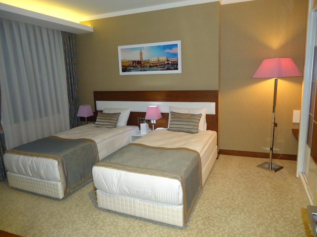 Moon Light Hotel主图