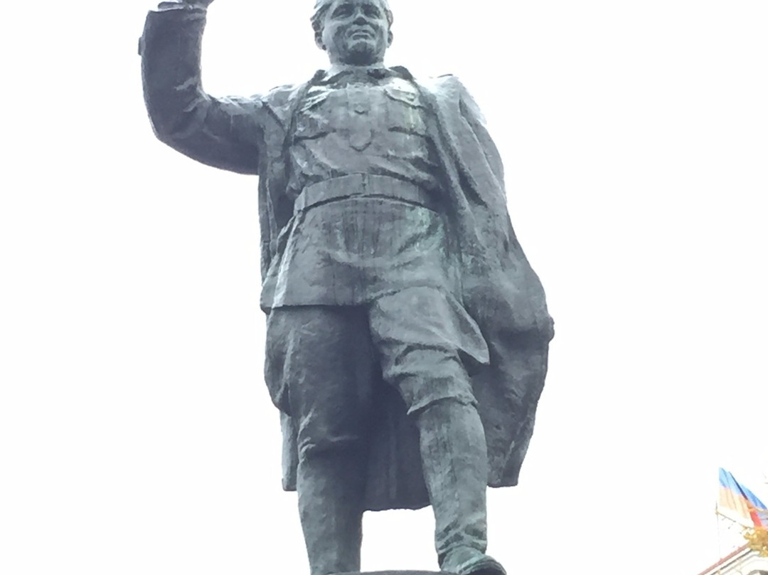 Kirov Statue景点图片