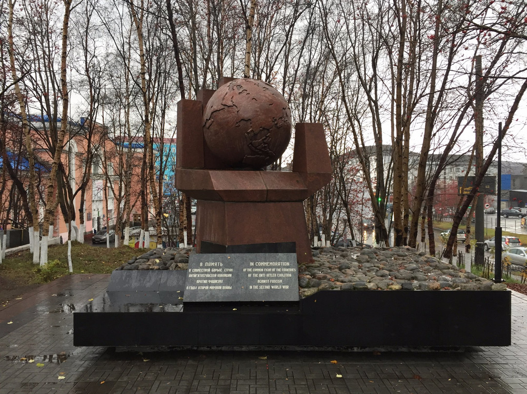 Monument to Anti-Hitler Coalition-摩尔曼斯克必去景点