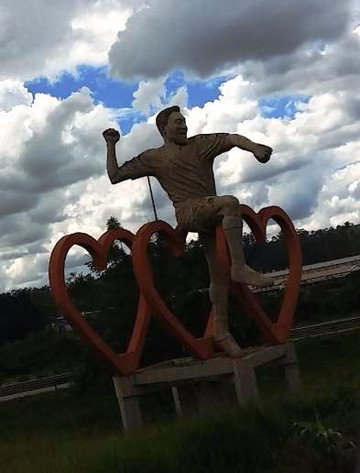 Pele Monument-Tres Coracoes必去景点