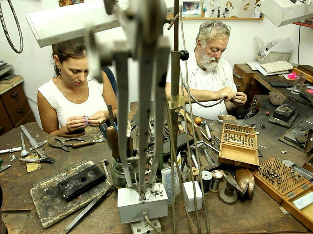 Yaarit and Kristin fine art jewelry-特拉维夫必去景点