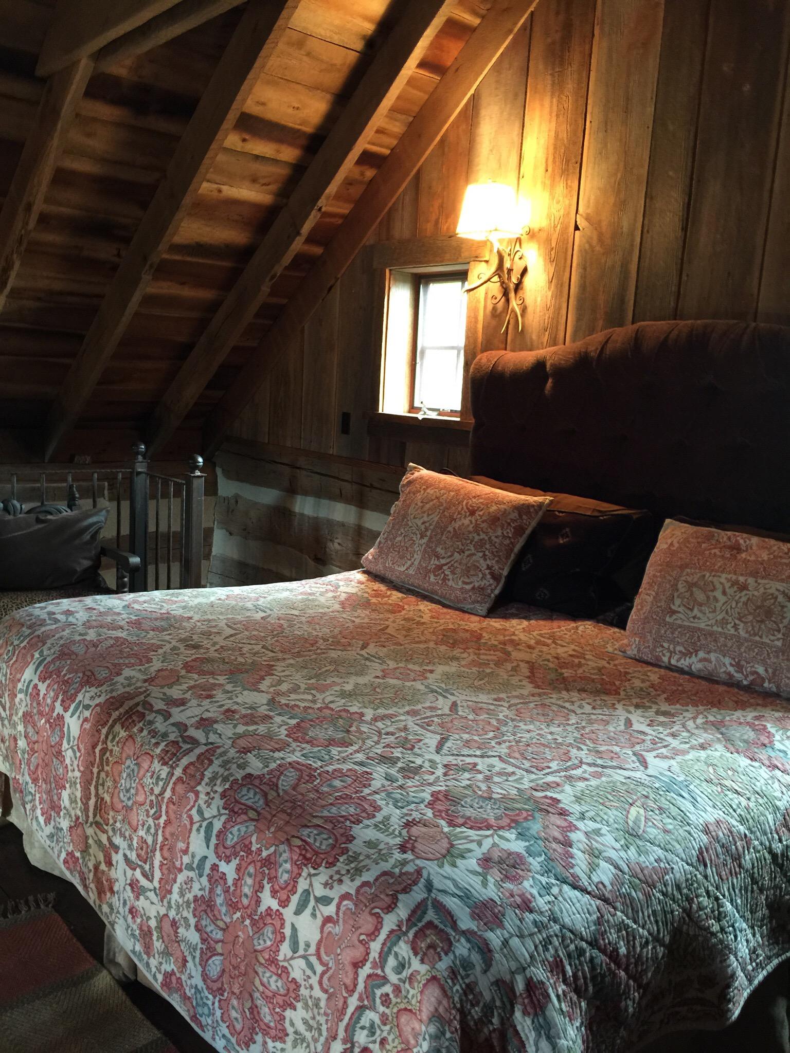 Hillside Cabin-官方