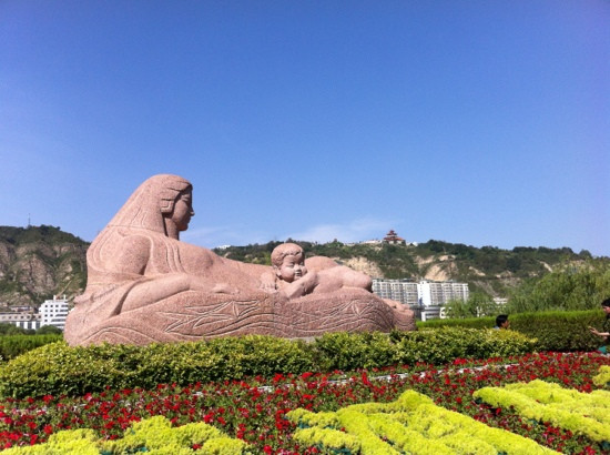 黄河母亲雕塑-兰州市必去景点