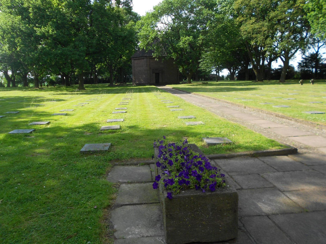 Deutscher Soldatenfriedhof Menen 1914 - 1918景点图片