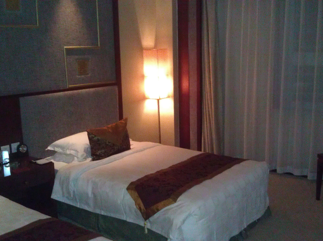 华膳园温泉饭店主图