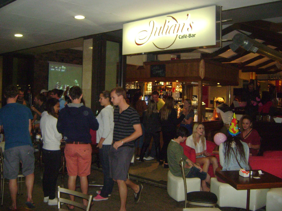 Julian's Cafe-Bar